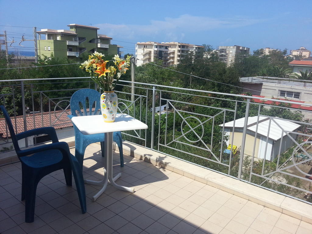 Hotel Mistef Falerna Habitación foto