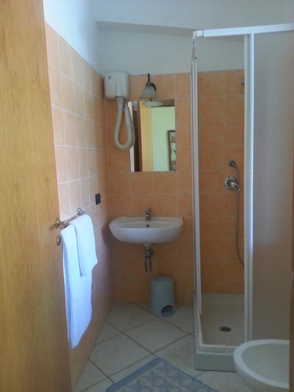 Hotel Mistef Falerna Habitación foto