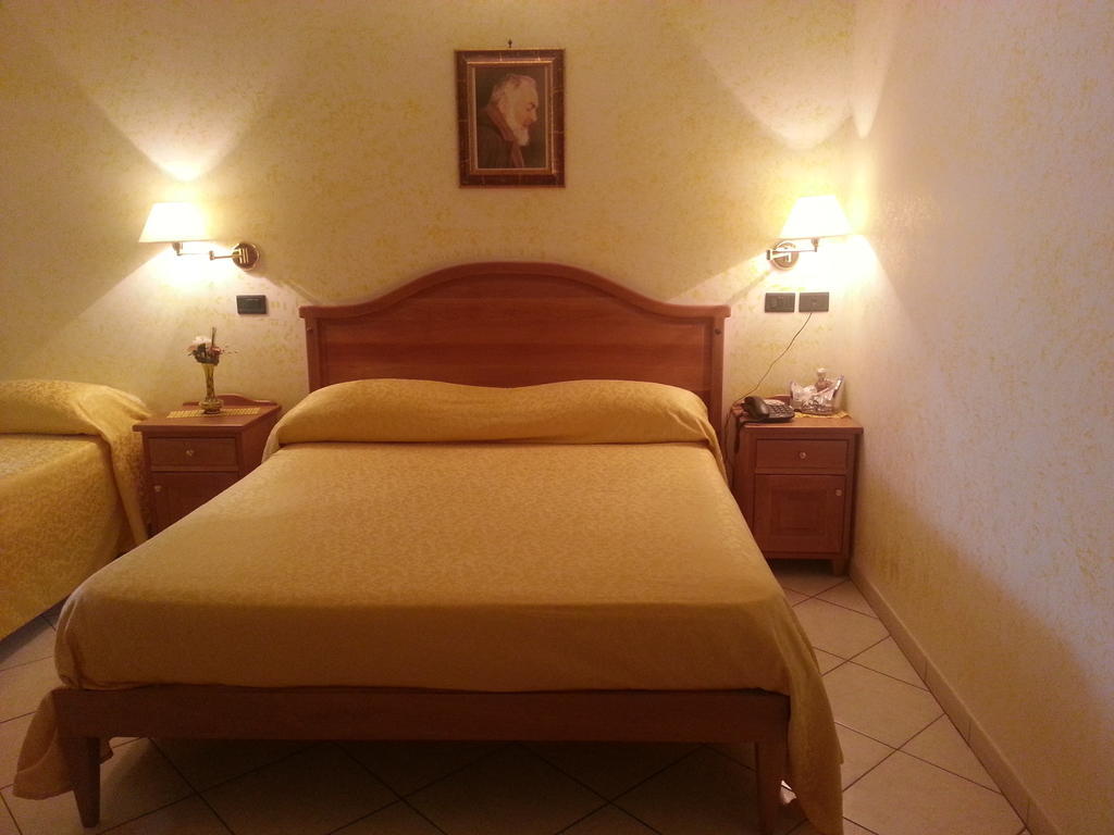 Hotel Mistef Falerna Habitación foto